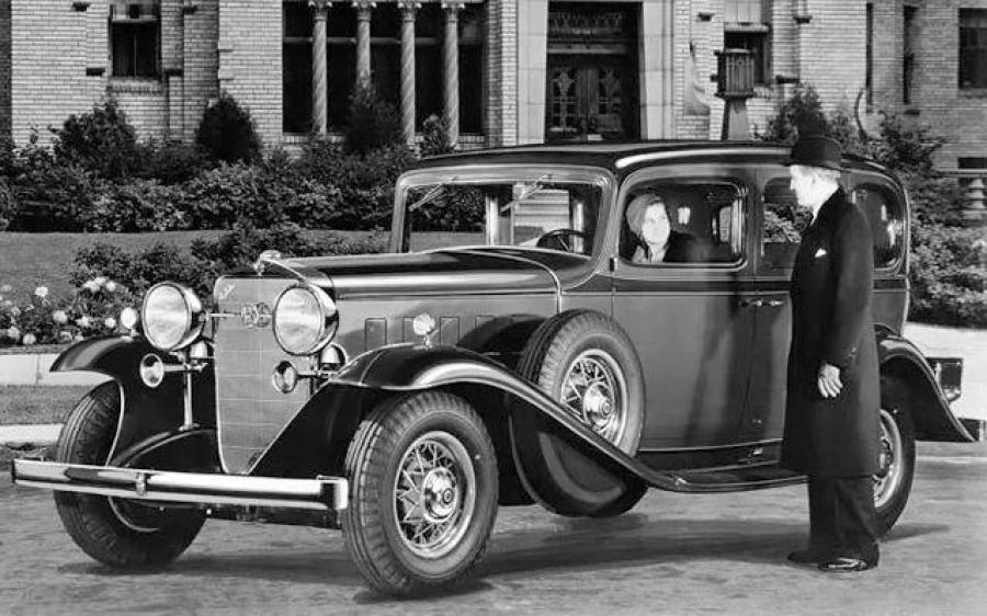 LaSalle Sedan by Fisher (345-B 659) '1932